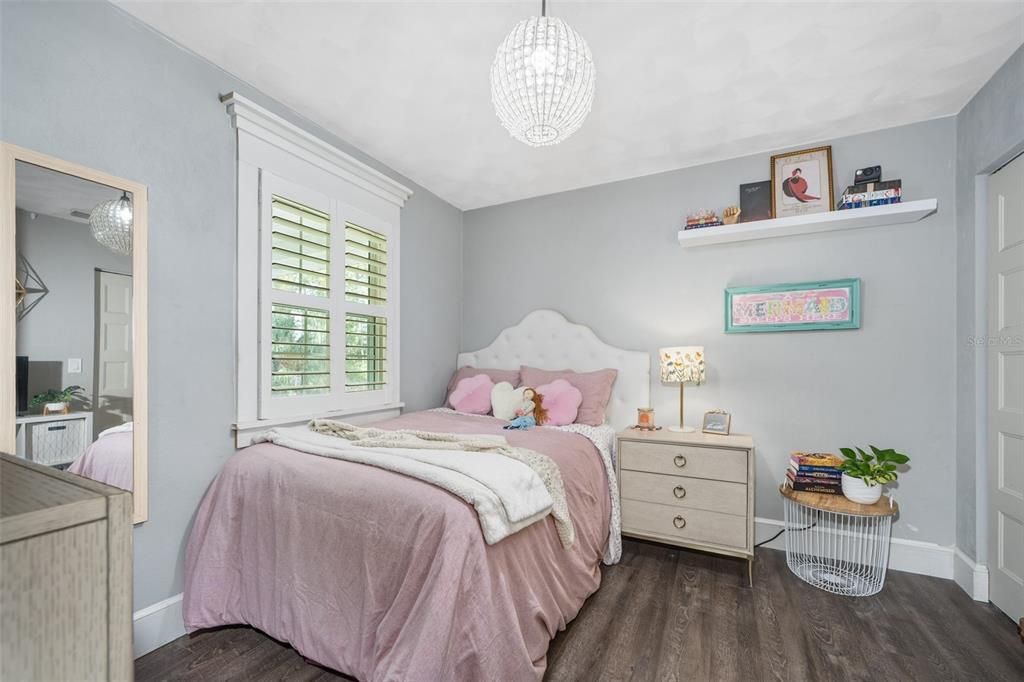 En Venta: $899,000 (4 camas, 2 baños, 3001 Pies cuadrados)