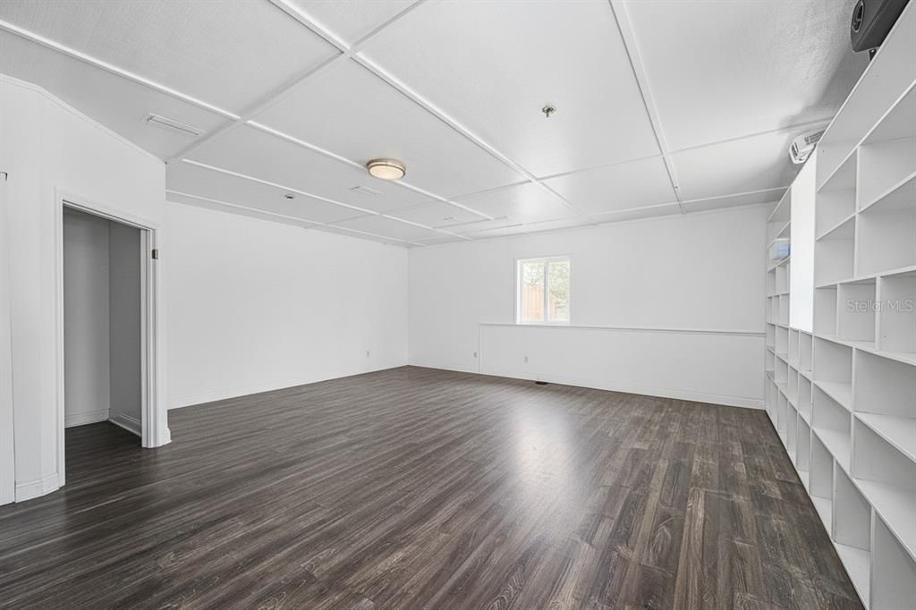 En Venta: $899,000 (4 camas, 2 baños, 3001 Pies cuadrados)