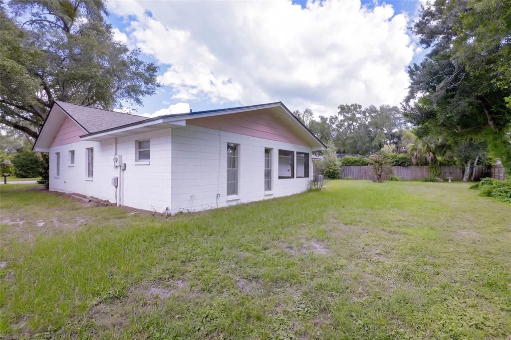 For Sale: $365,000 (3 beds, 2 baths, 1428 Square Feet)