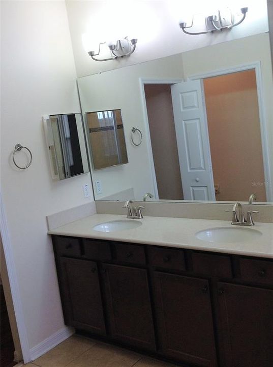 For Rent: $2,300 (3 beds, 2 baths, 1751 Square Feet)