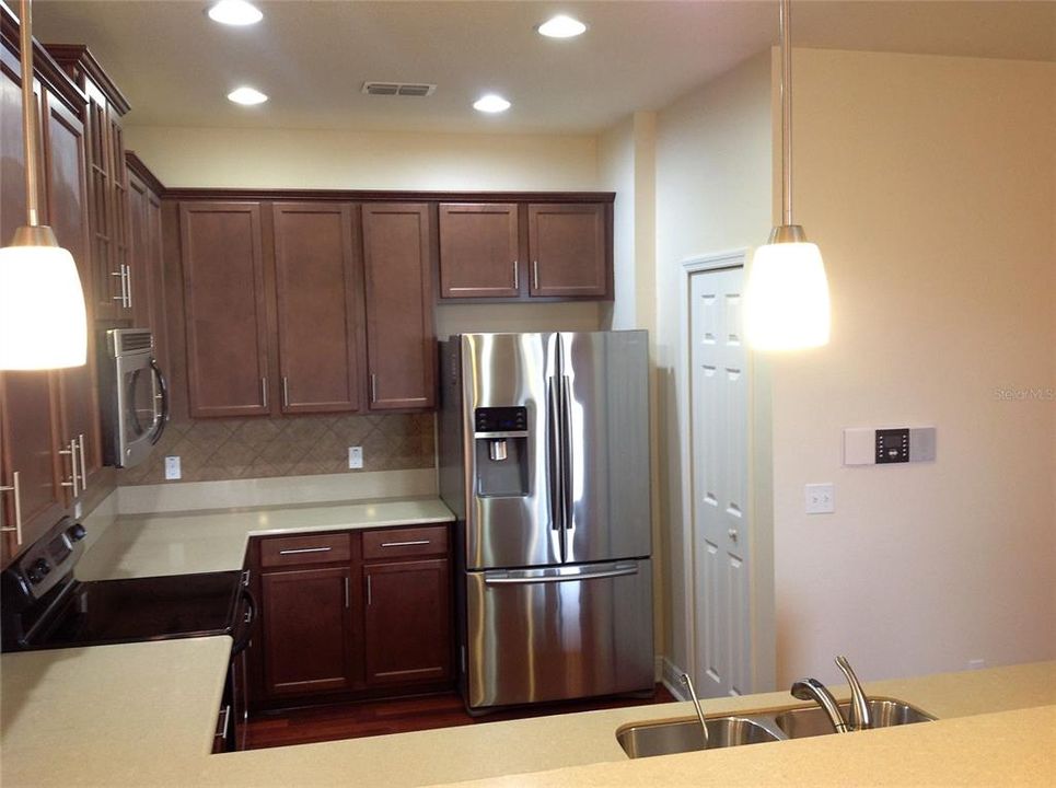For Rent: $2,300 (3 beds, 2 baths, 1751 Square Feet)