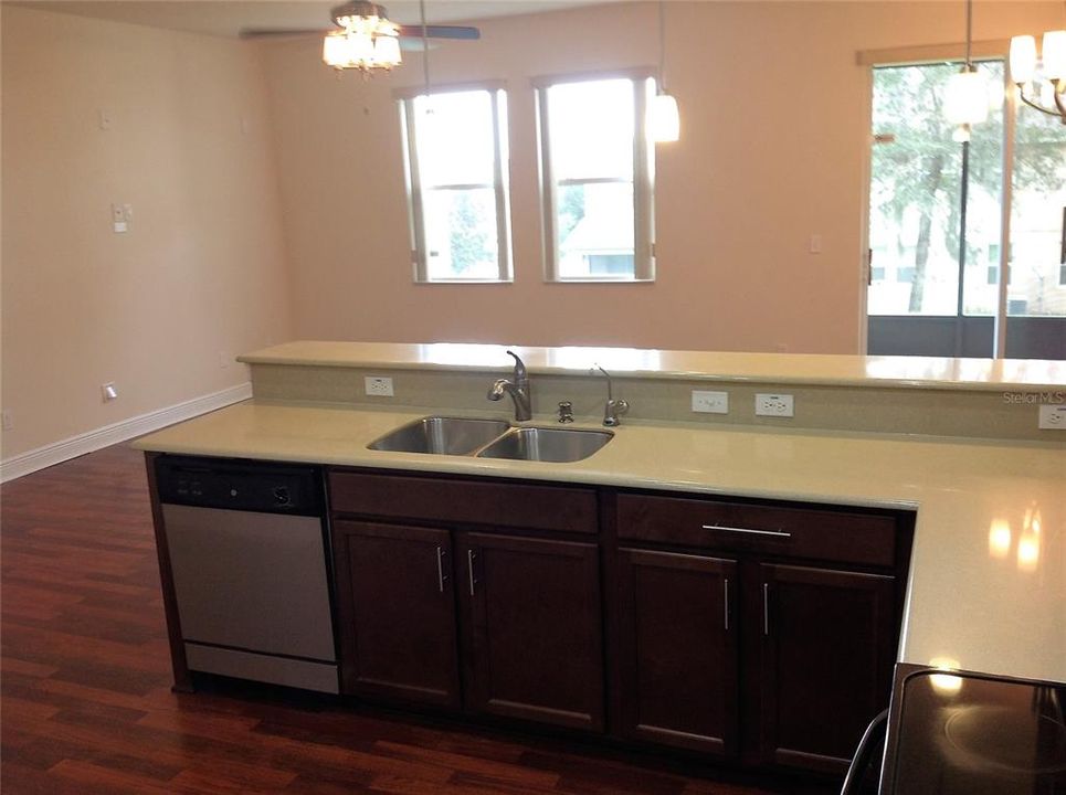 For Rent: $2,300 (3 beds, 2 baths, 1751 Square Feet)
