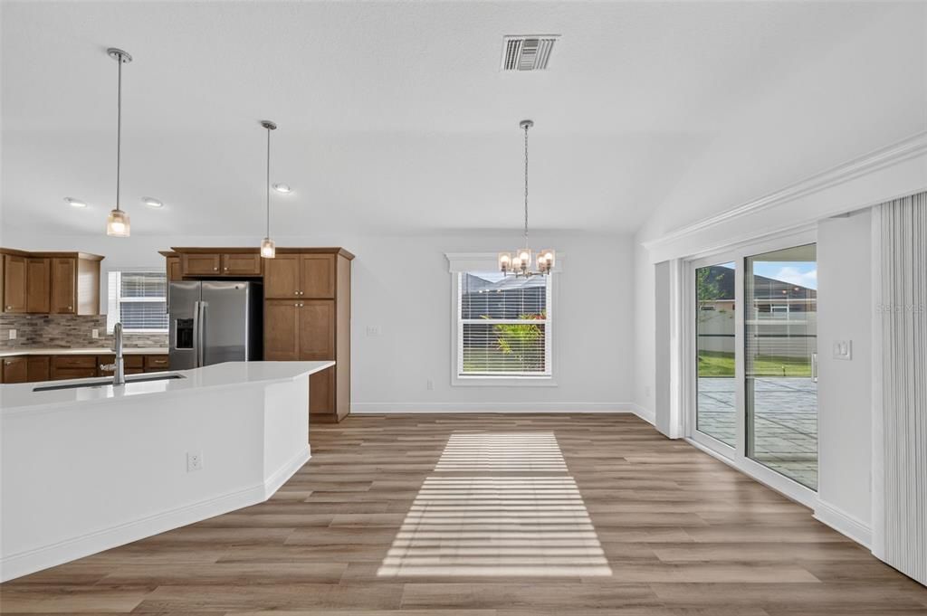 En Venta: $799,000 (3 camas, 3 baños, 1905 Pies cuadrados)