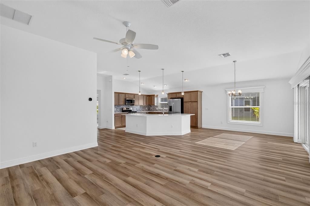 En Venta: $799,000 (3 camas, 3 baños, 1905 Pies cuadrados)