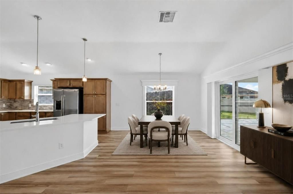 En Venta: $799,000 (3 camas, 3 baños, 1905 Pies cuadrados)