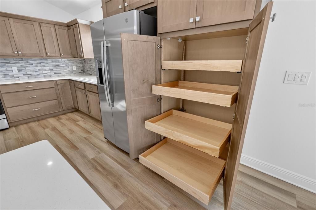 En Venta: $799,000 (3 camas, 3 baños, 1905 Pies cuadrados)