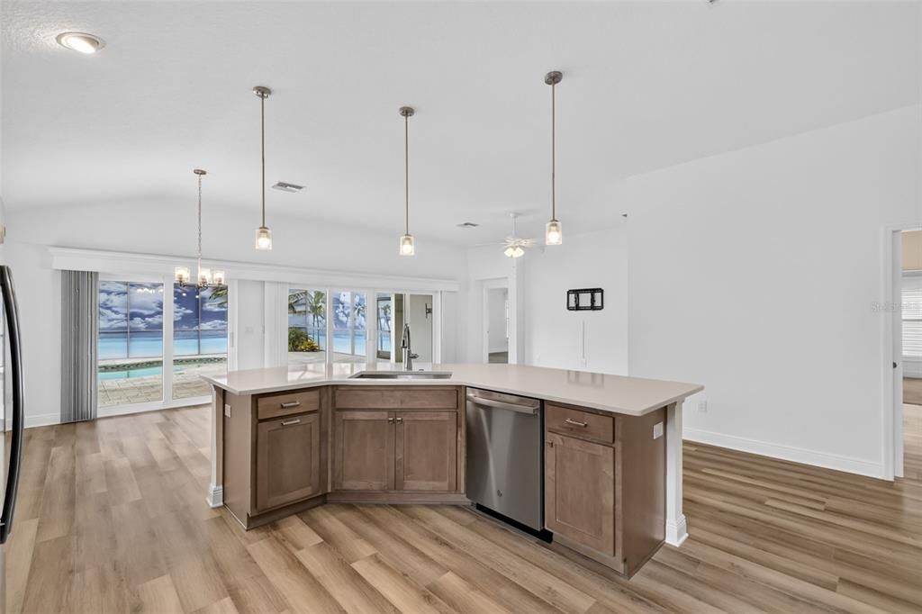 En Venta: $799,000 (3 camas, 3 baños, 1905 Pies cuadrados)