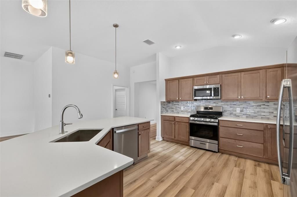 En Venta: $799,000 (3 camas, 3 baños, 1905 Pies cuadrados)