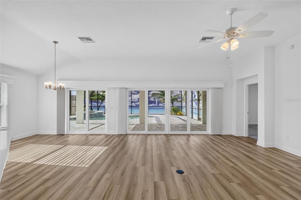 En Venta: $799,000 (3 camas, 3 baños, 1905 Pies cuadrados)