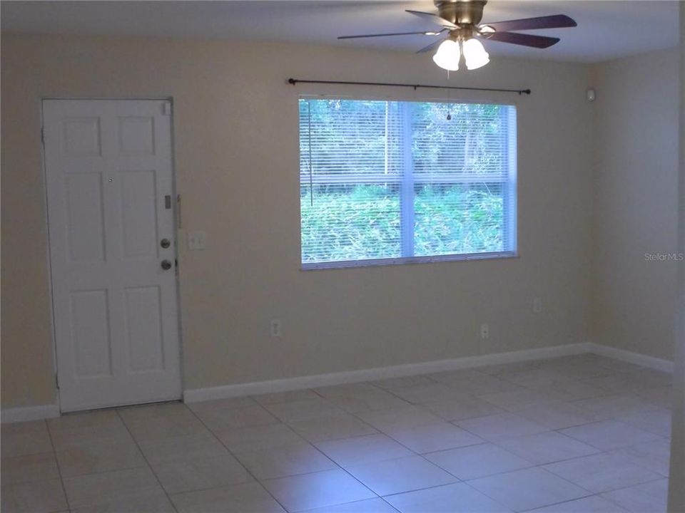 For Rent: $1,625 (1 beds, 1 baths, 970 Square Feet)