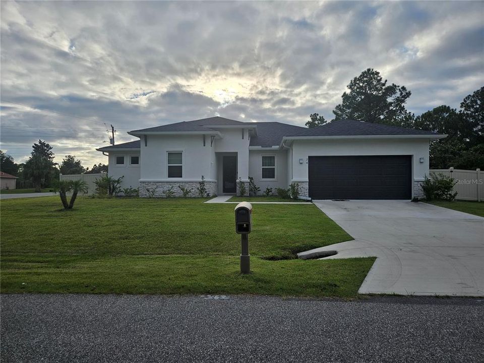 For Sale: $469,900 (4 beds, 3 baths, 2306 Square Feet)