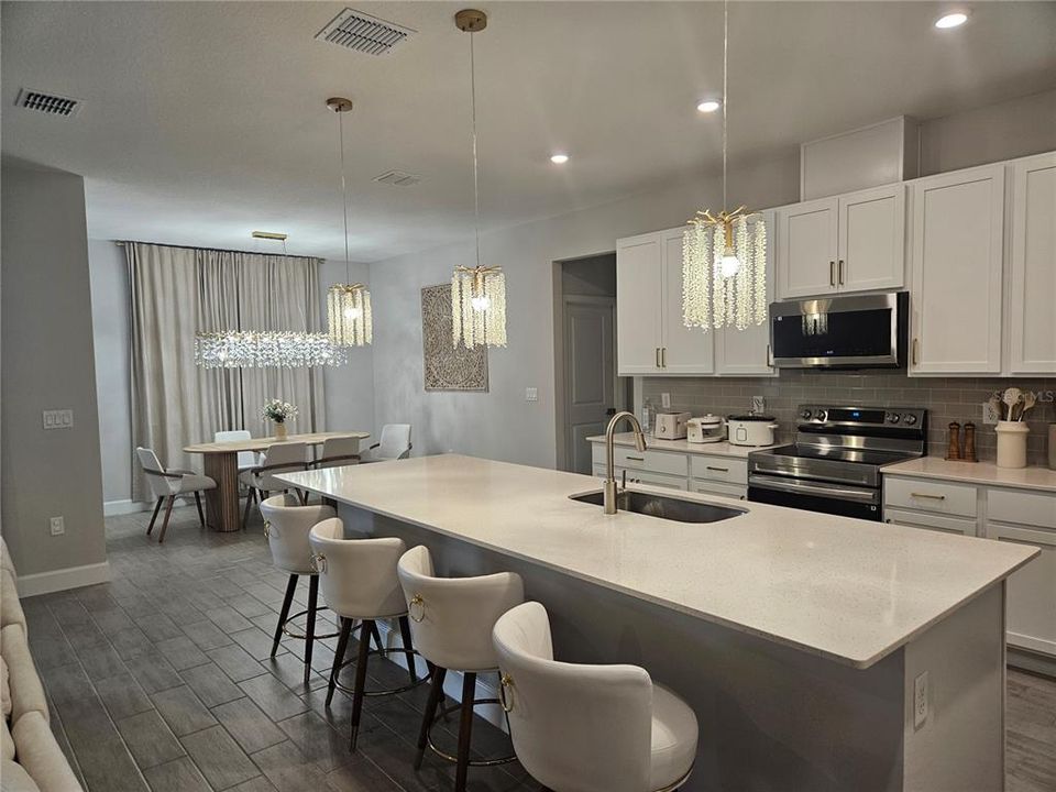 For Sale: $469,900 (4 beds, 3 baths, 2306 Square Feet)