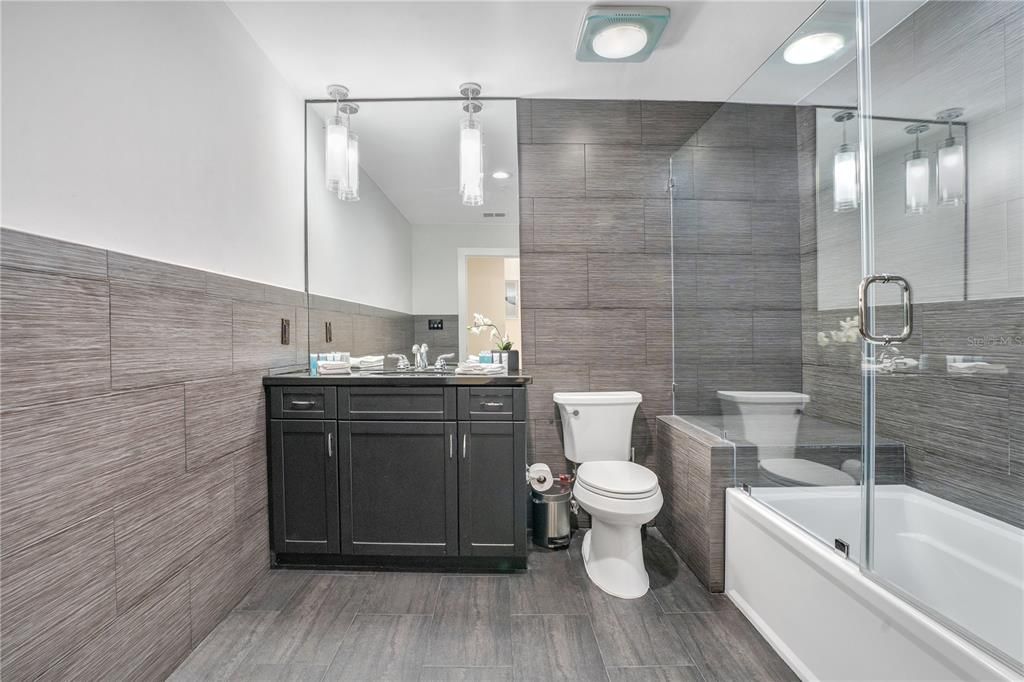 For Rent: $5,800 (3 beds, 2 baths, 2009 Square Feet)