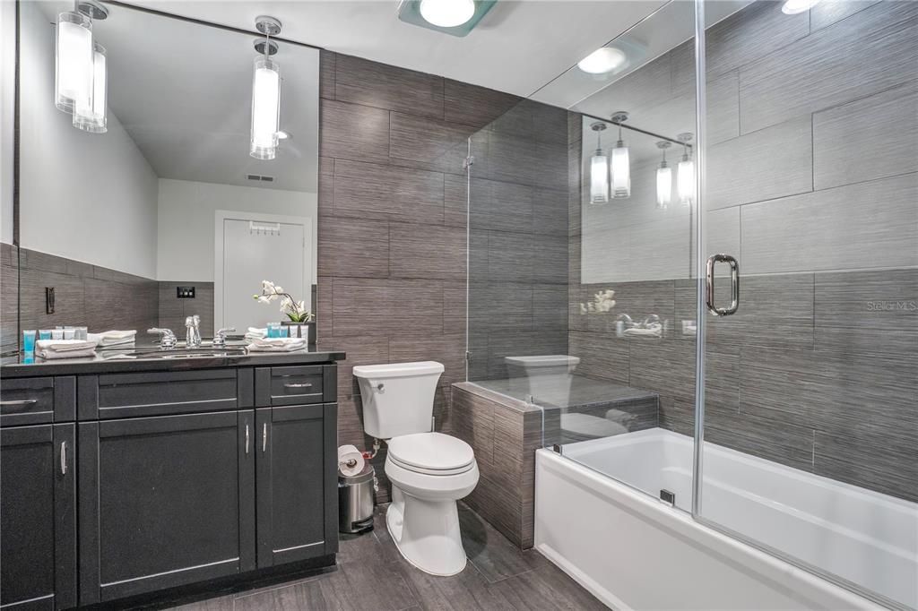 For Rent: $5,800 (3 beds, 2 baths, 2009 Square Feet)