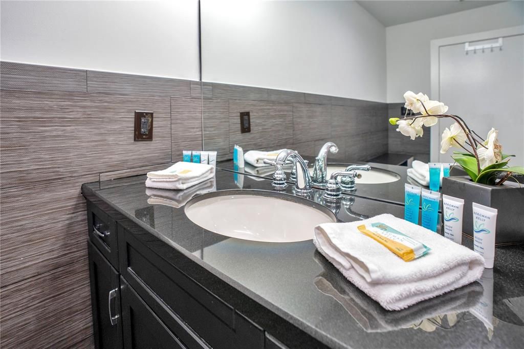 For Rent: $5,800 (3 beds, 2 baths, 2009 Square Feet)