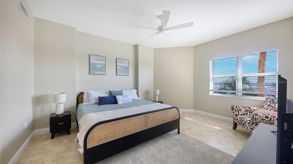 For Rent: $5,500 (2 beds, 2 baths, 1758 Square Feet)