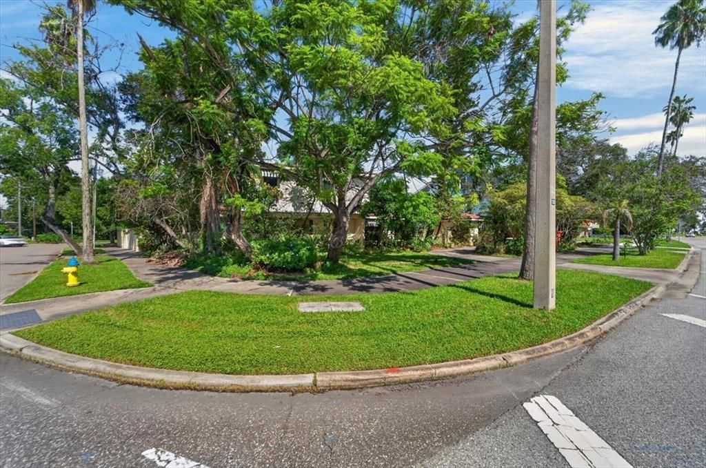 For Sale: $1,200,000 (4 beds, 3 baths, 3334 Square Feet)
