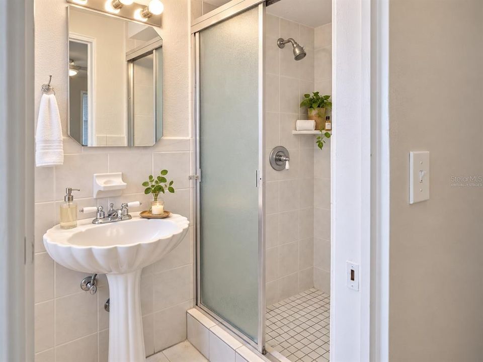 For Rent: $2,400 (3 beds, 2 baths, 1456 Square Feet)