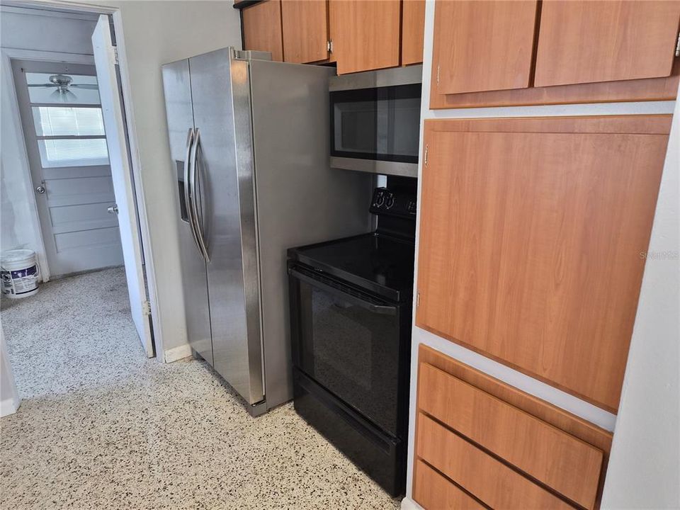For Rent: $2,400 (3 beds, 2 baths, 1456 Square Feet)