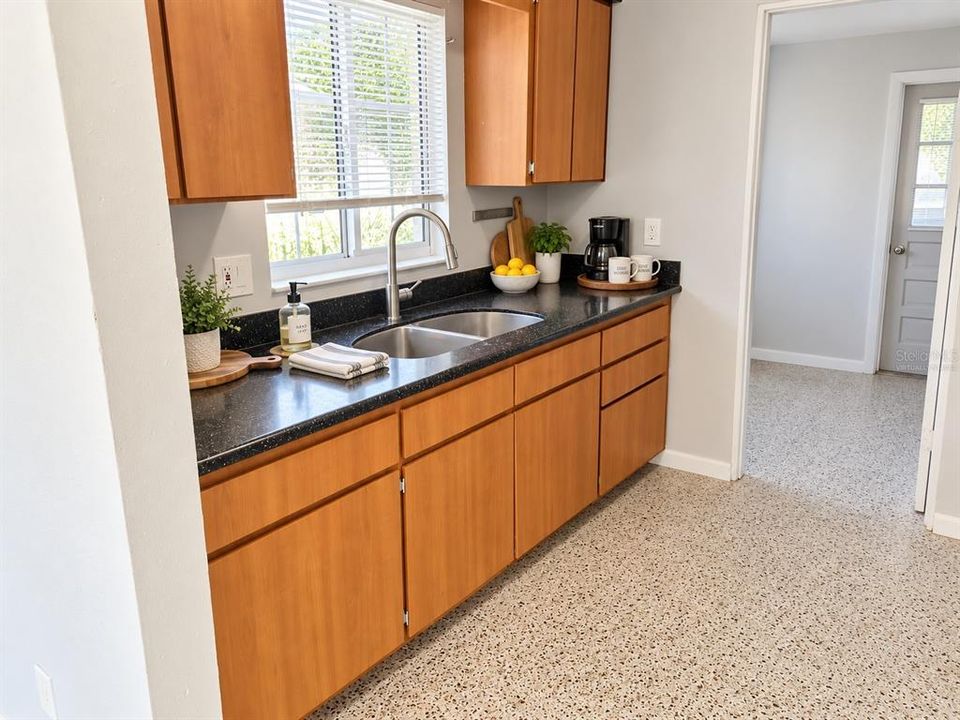 For Rent: $2,400 (3 beds, 2 baths, 1456 Square Feet)