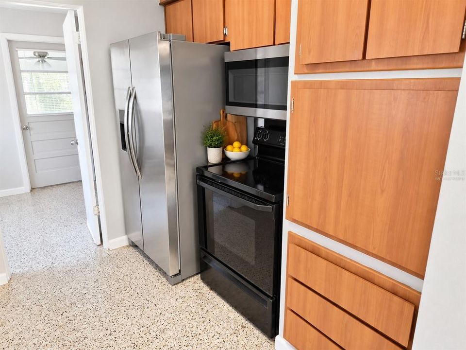 For Rent: $2,400 (3 beds, 2 baths, 1456 Square Feet)