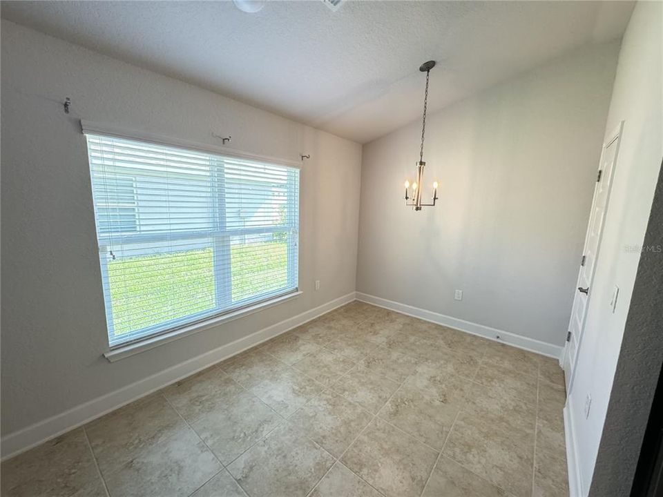 For Rent: $2,050 (4 beds, 2 baths, 1846 Square Feet)