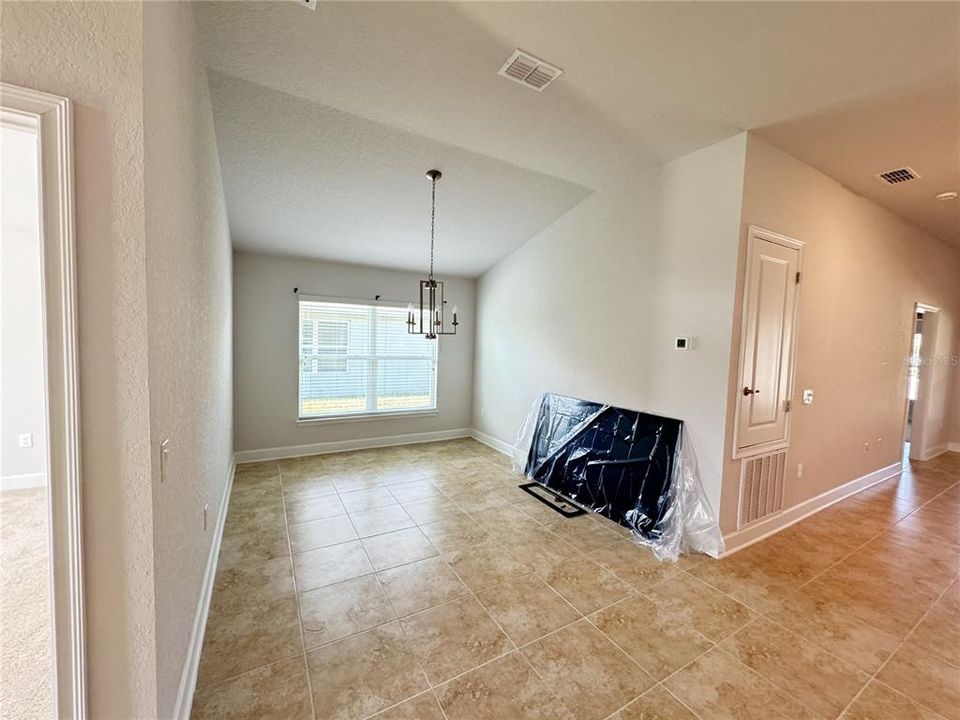 For Rent: $2,050 (4 beds, 2 baths, 1846 Square Feet)