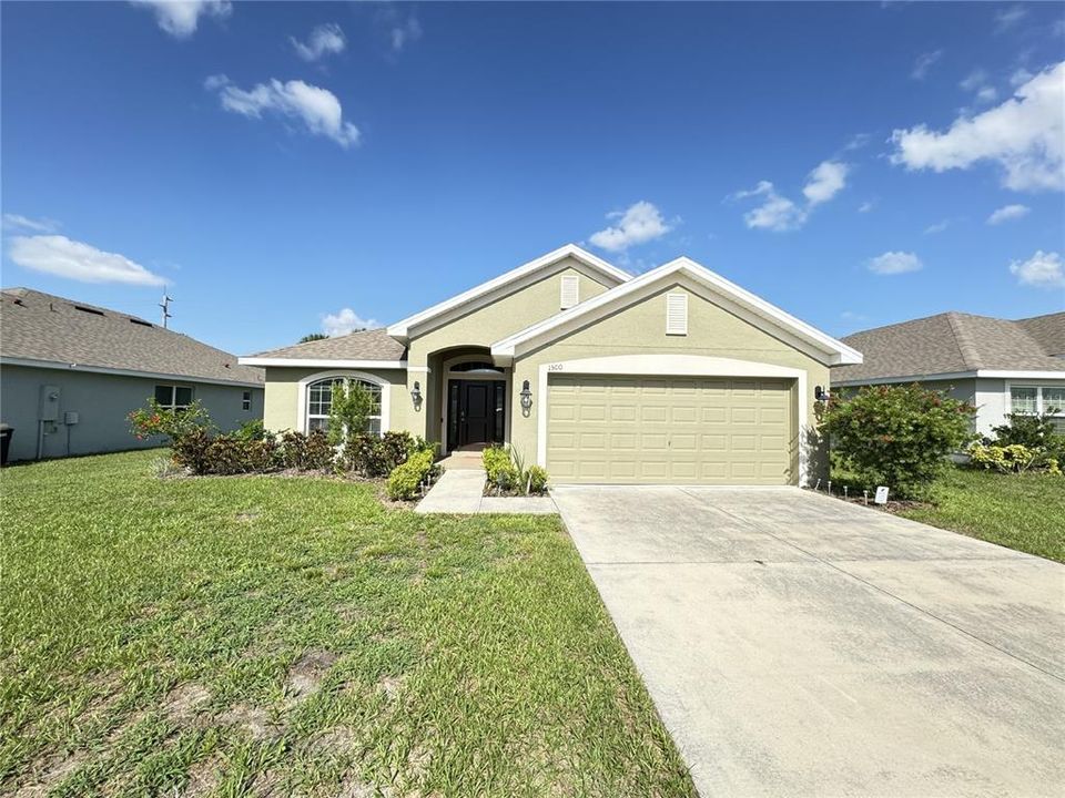 For Rent: $2,050 (4 beds, 2 baths, 1846 Square Feet)