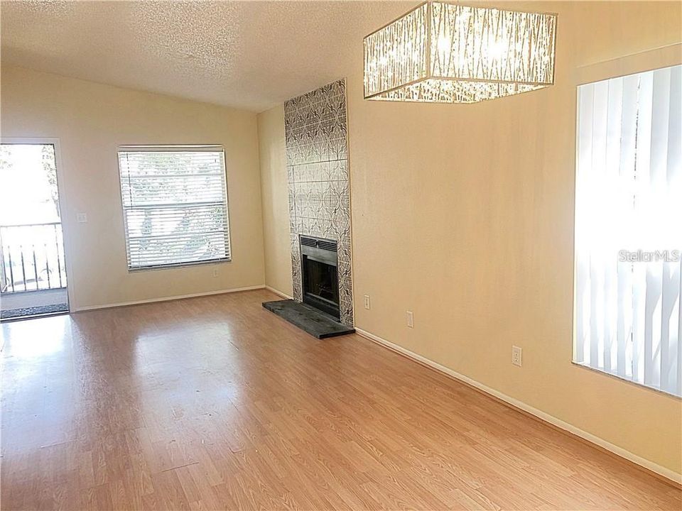 For Rent: $1,700 (2 beds, 2 baths, 865 Square Feet)