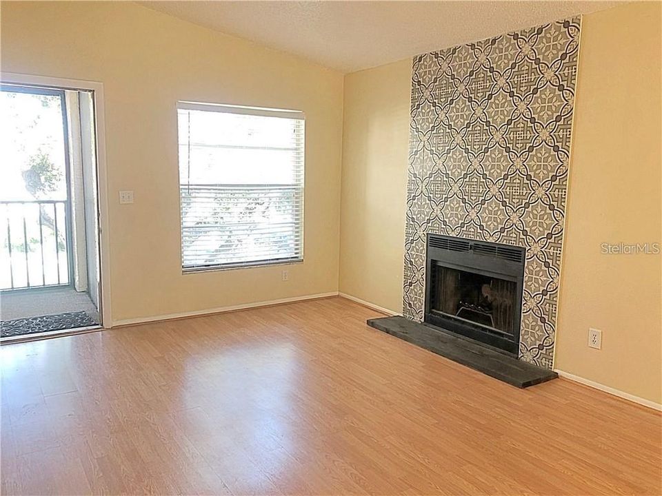 For Rent: $1,700 (2 beds, 2 baths, 865 Square Feet)