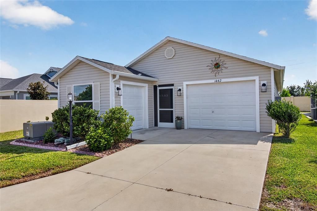 For Sale: $329,000 (2 beds, 2 baths, 1257 Square Feet)