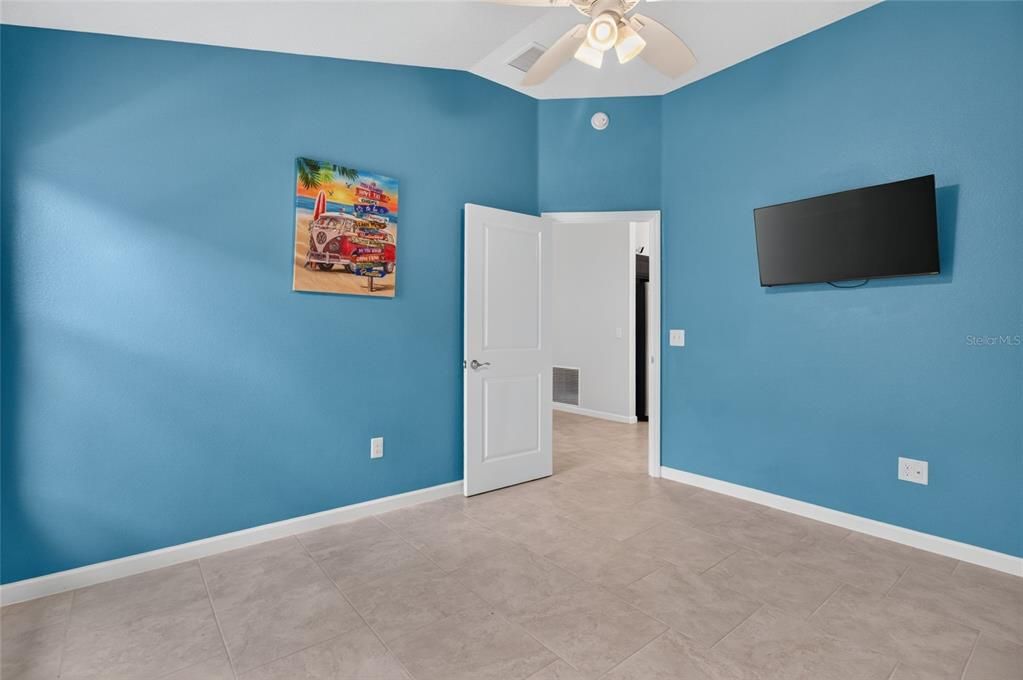 For Sale: $329,000 (2 beds, 2 baths, 1257 Square Feet)