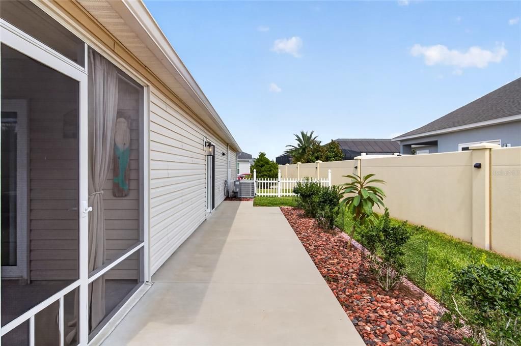For Sale: $329,000 (2 beds, 2 baths, 1257 Square Feet)