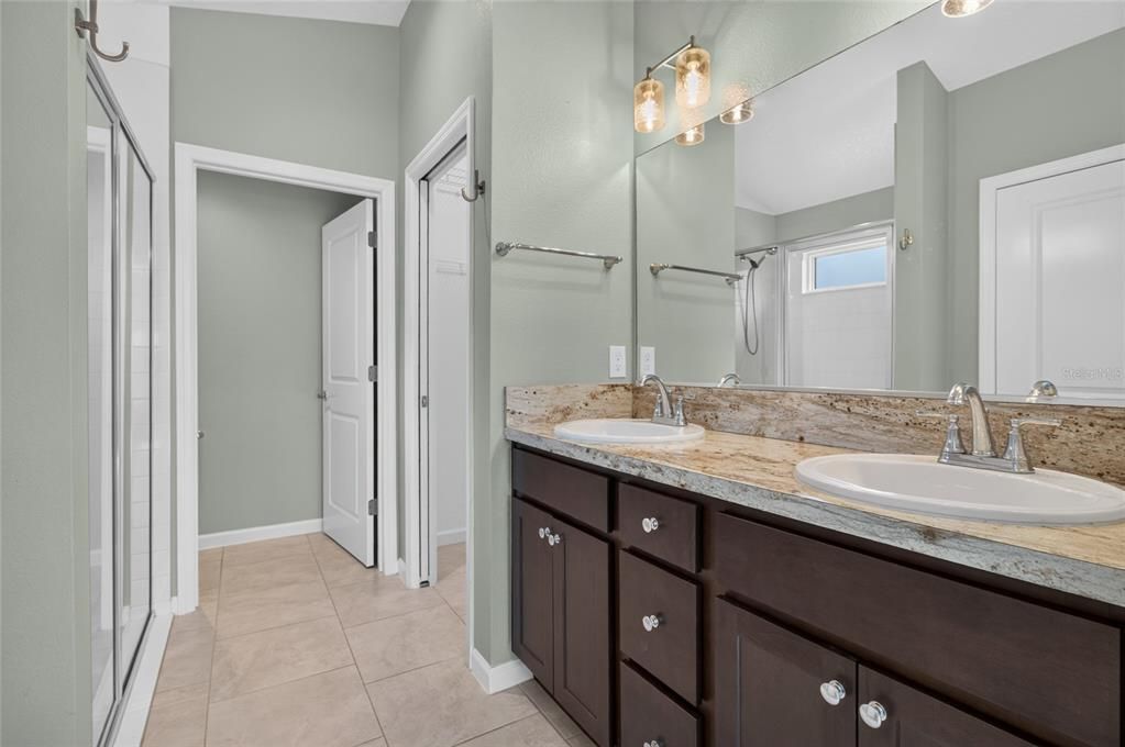 For Sale: $329,000 (2 beds, 2 baths, 1257 Square Feet)