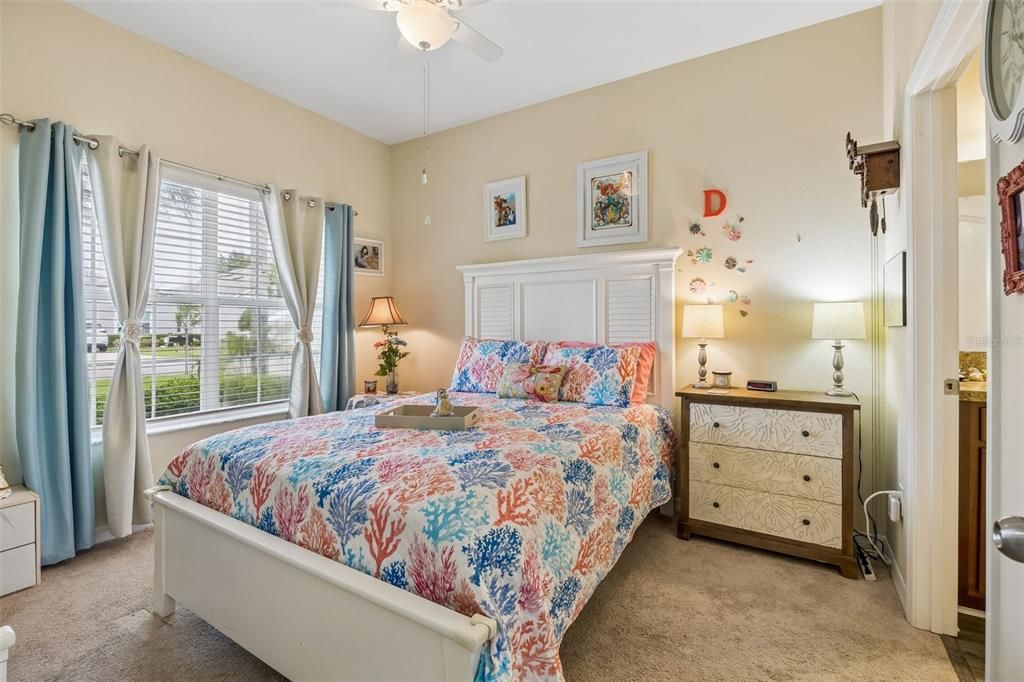 For Sale: $275,000 (2 beds, 2 baths, 1374 Square Feet)