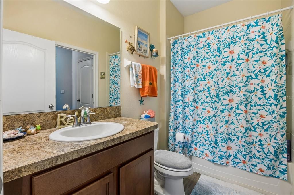 For Sale: $275,000 (2 beds, 2 baths, 1374 Square Feet)