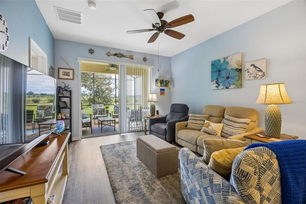 For Sale: $275,000 (2 beds, 2 baths, 1374 Square Feet)