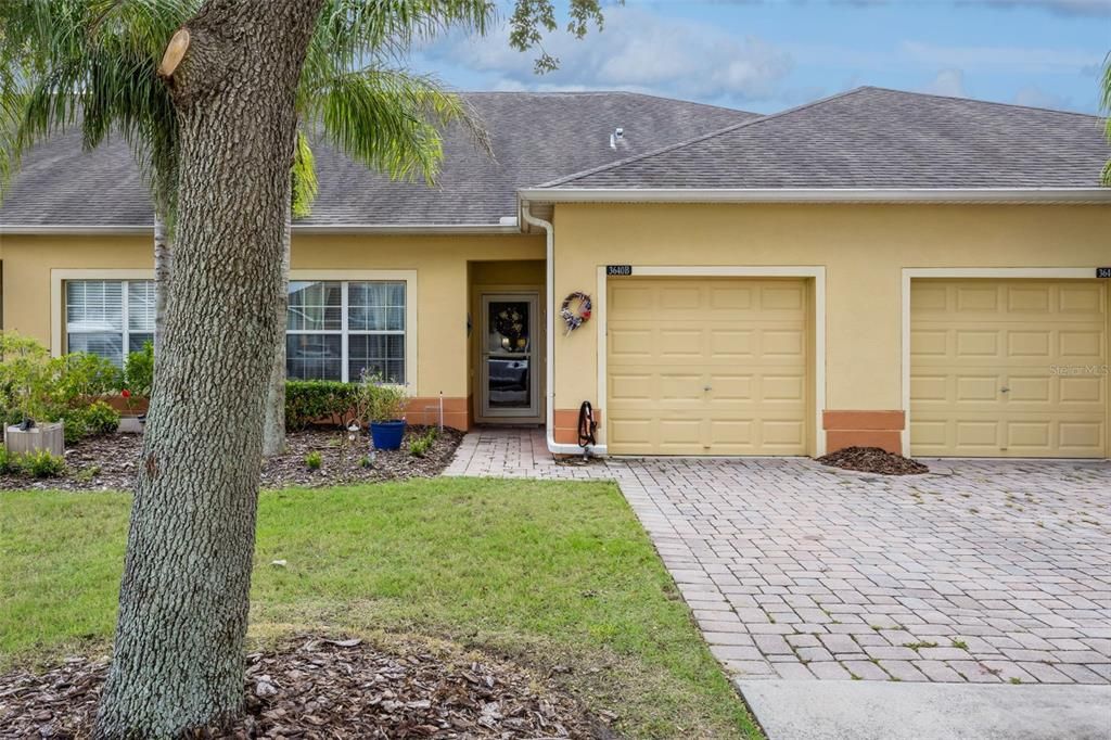 For Sale: $275,000 (2 beds, 2 baths, 1374 Square Feet)