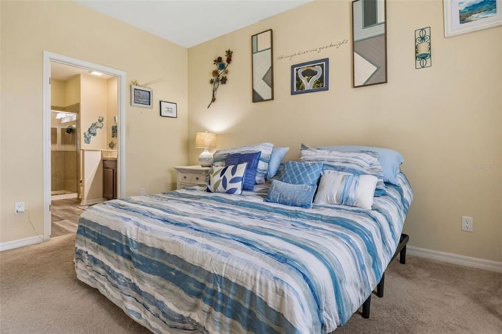 For Sale: $275,000 (2 beds, 2 baths, 1374 Square Feet)