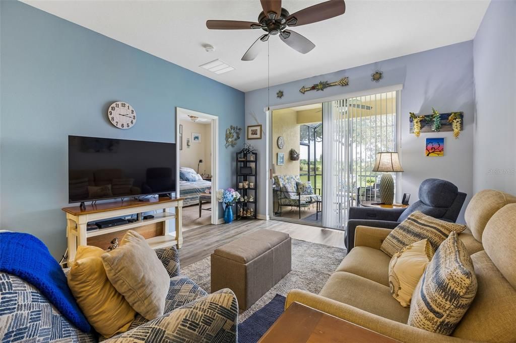 For Sale: $275,000 (2 beds, 2 baths, 1374 Square Feet)