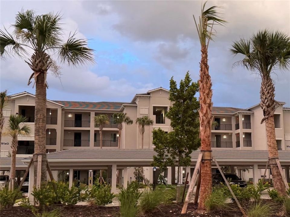 For Sale: $315,000 (2 beds, 2 baths, 1154 Square Feet)