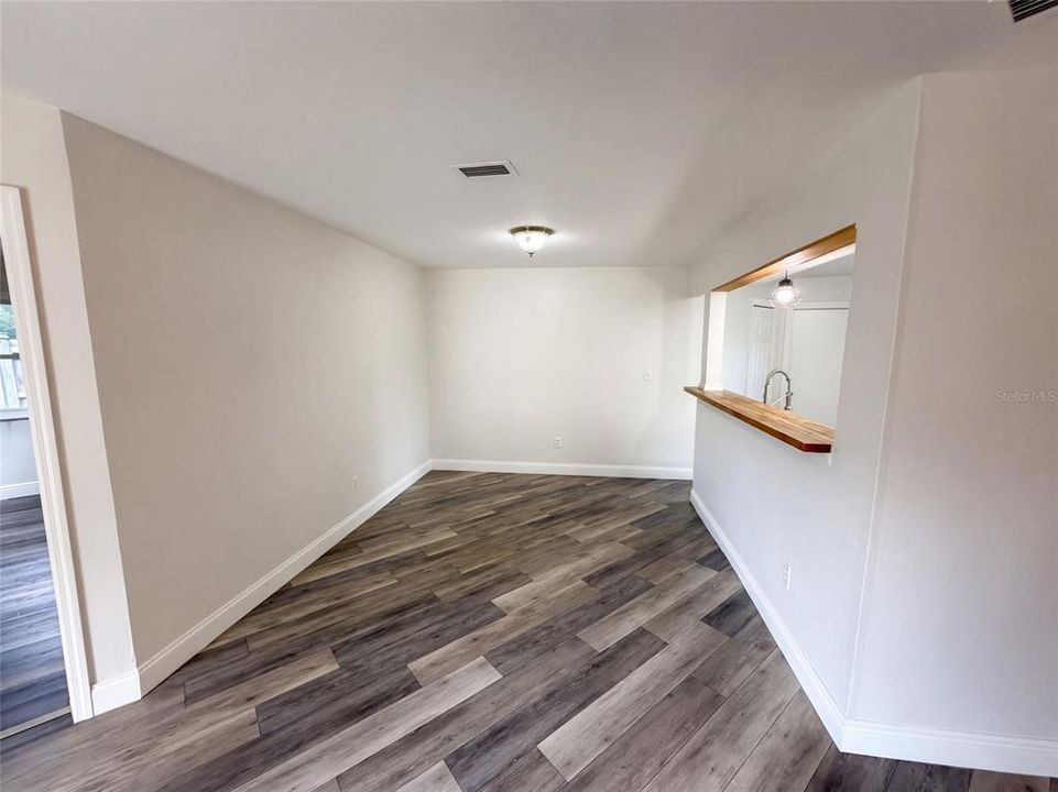 For Sale: $284,000 (3 beds, 2 baths, 1274 Square Feet)