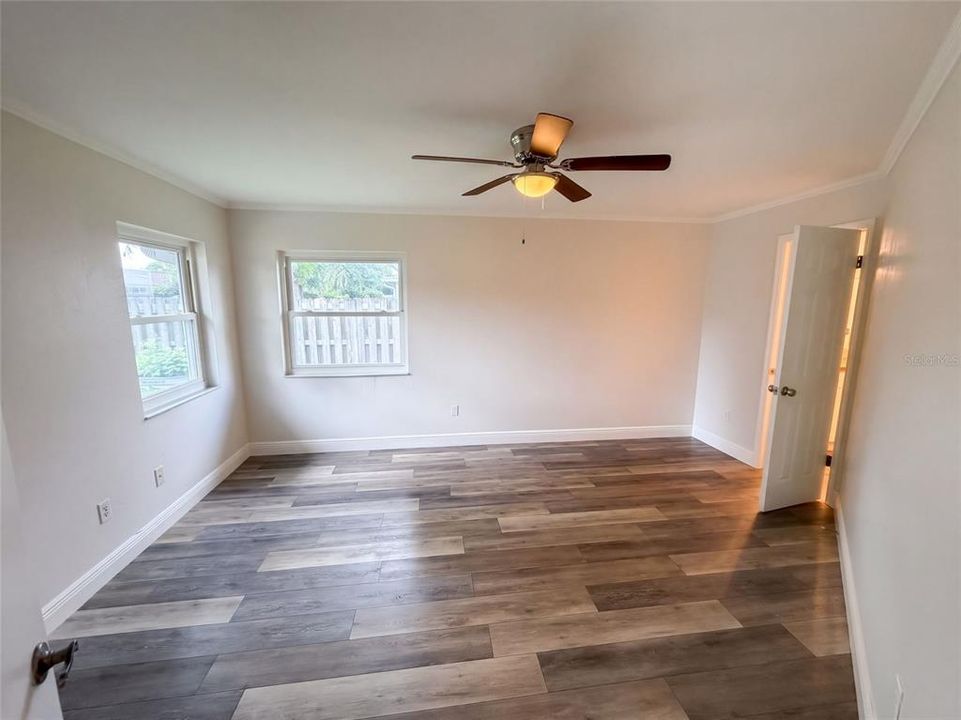 For Sale: $284,000 (3 beds, 2 baths, 1274 Square Feet)