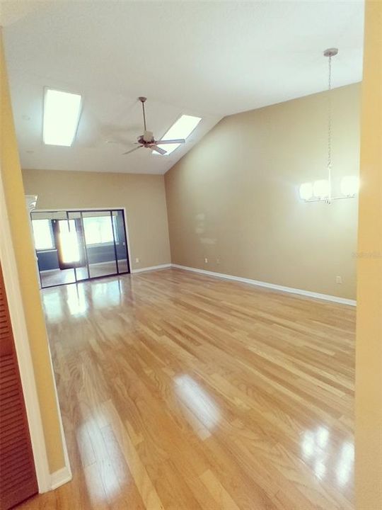 For Rent: $1,900 (2 beds, 2 baths, 1173 Square Feet)
