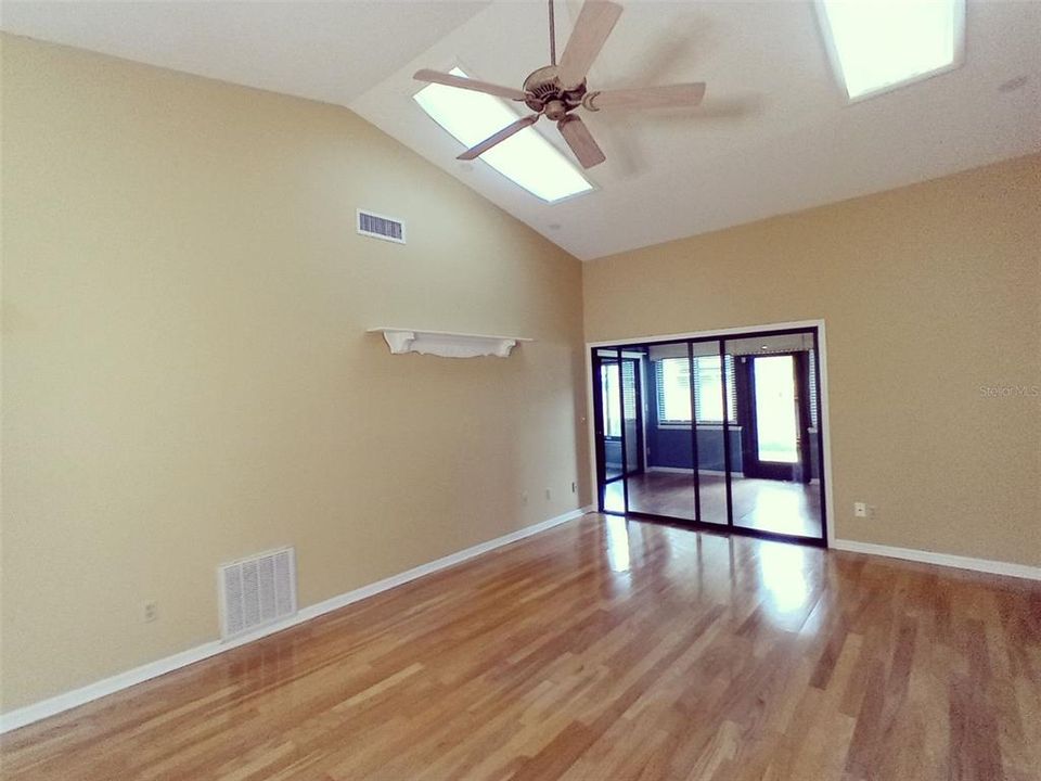For Rent: $1,900 (2 beds, 2 baths, 1173 Square Feet)