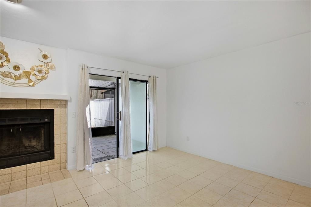 For Sale: $199,800 (2 beds, 1 baths, 1244 Square Feet)