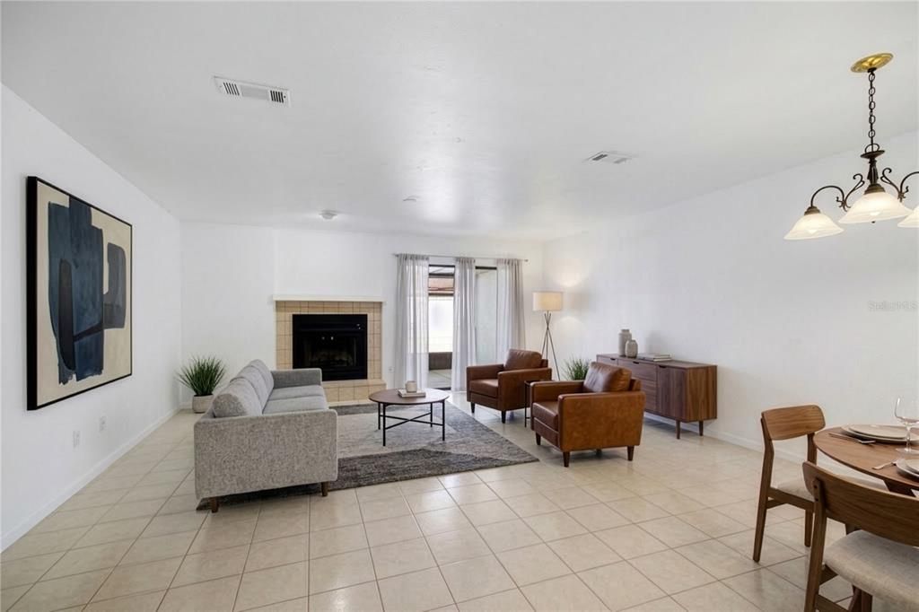For Sale: $199,800 (2 beds, 1 baths, 1244 Square Feet)