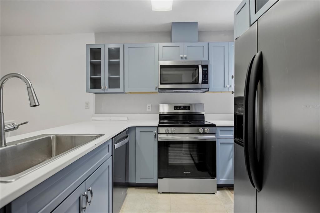 For Sale: $199,800 (2 beds, 1 baths, 1244 Square Feet)