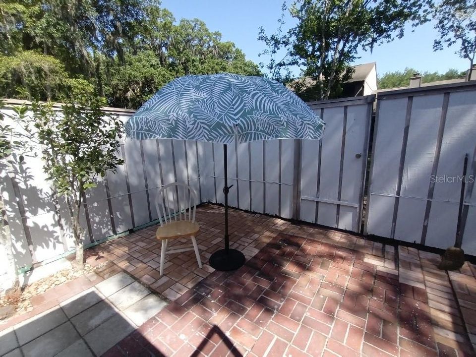 For Sale: $199,800 (2 beds, 1 baths, 1244 Square Feet)