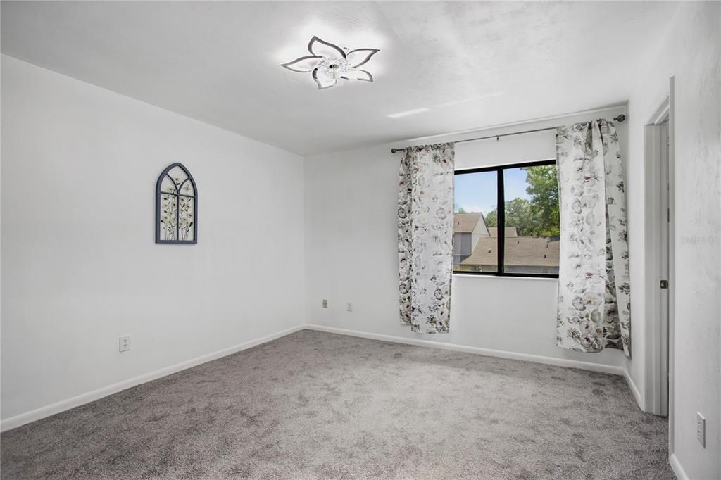 For Sale: $199,800 (2 beds, 1 baths, 1244 Square Feet)